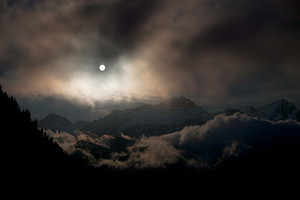 Paysages divers (Paysages)  Saint-Maurice [Suisse] 03/07/2012 - 1980mLes Alpes la nuit.